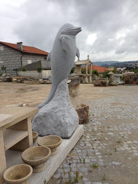 Escultura em granito - golfinho